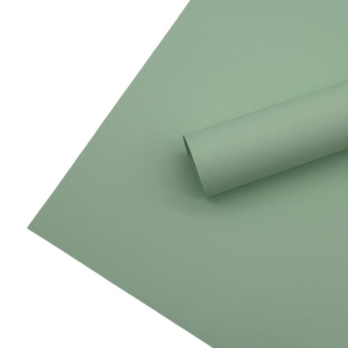 Set de 20 coli ambalaj celofan verde deschis mat, dimensiuni 58 x 58 cm. Hârtie de ambalat verde lăptos.