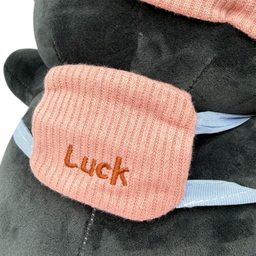 Jucaria pinguin de plus cu caciula roz si ghiozdan